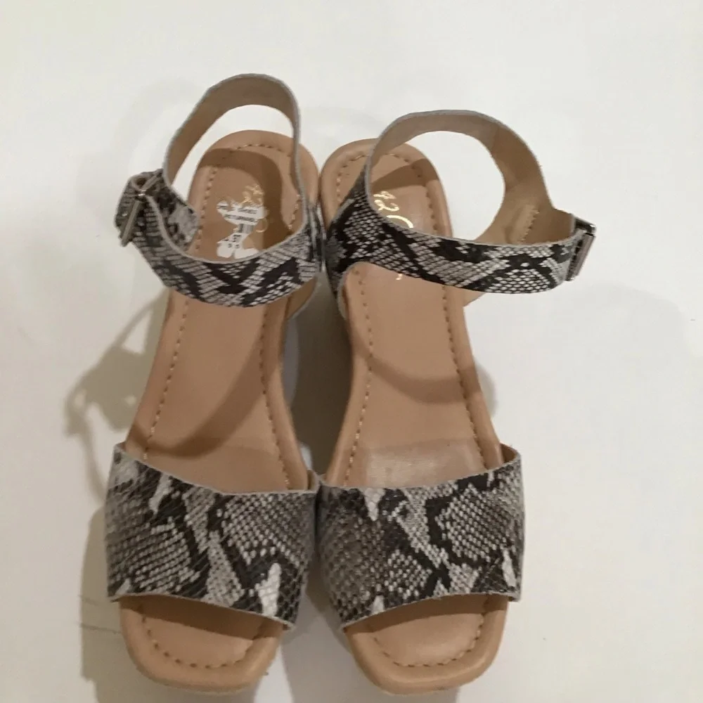 42 gold Platform espadrille  reptile animal style leather sandals platforms 9.5